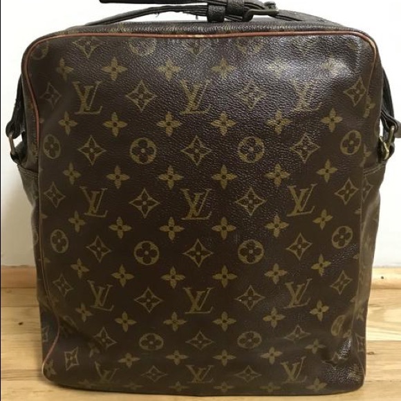 Louis Vuitton
Marceau Brown Monogram Shoulder Bag - Picture 9 of 16